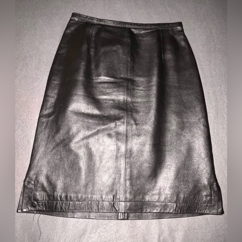 NWOT Y2K VTG Yvonne Marie Black Genuine Leather Skirt. Size 4.